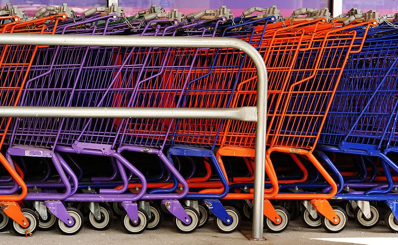 800px-Colourful_shopping_carts.jpg